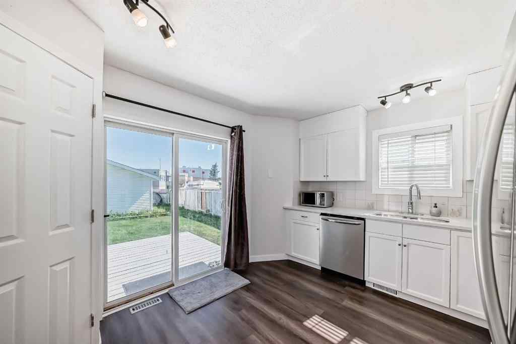 MLS® A2252330 - 33 Martinridge Place NE in Martindale Calgary, Residential