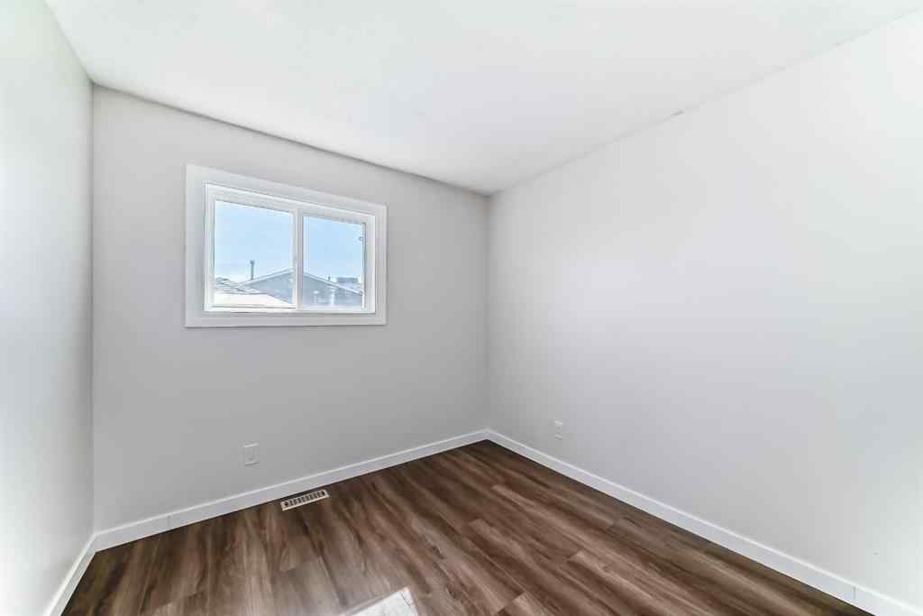 MLS® A2252330 - 33 Martinridge Place NE in Martindale Calgary, Residential