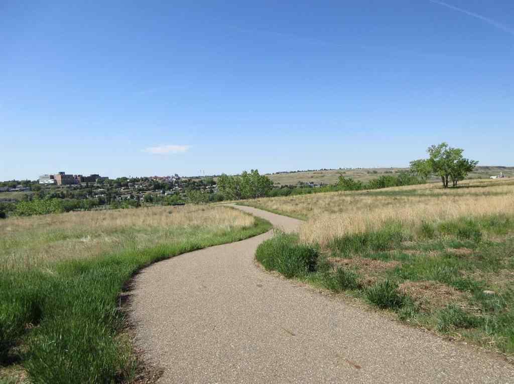 MLS® A2252340 - Unit #18 512 McCutcheon Drive NW in Northwest Crescent Heights Medicine Hat, Residential
