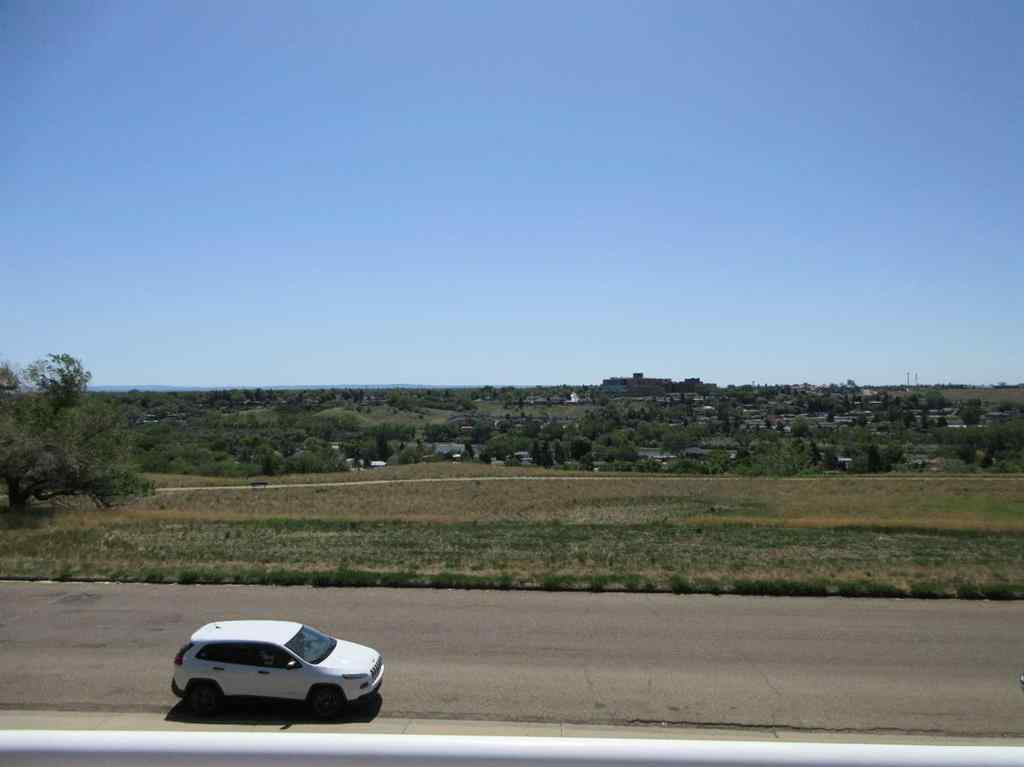 MLS® A2252340 - Unit #18 512 McCutcheon Drive NW in Northwest Crescent Heights Medicine Hat, Residential