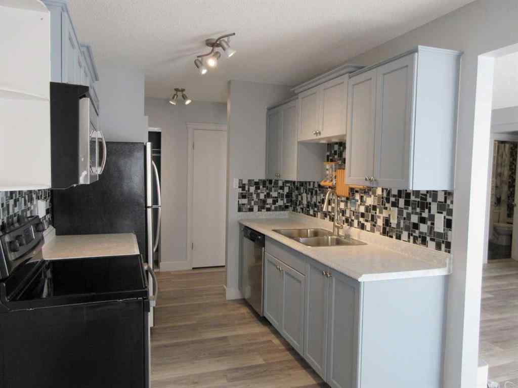 MLS® A2252340 - Unit #18 512 McCutcheon Drive NW in Northwest Crescent Heights Medicine Hat, Residential