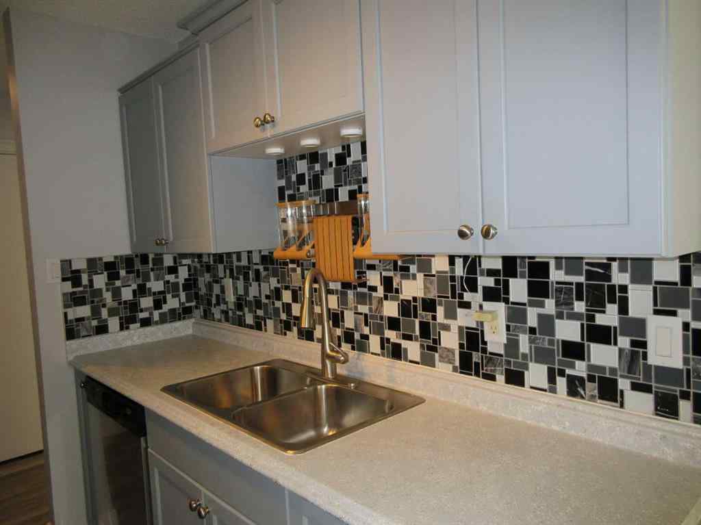 MLS® A2252340 - Unit #18 512 McCutcheon Drive NW in Northwest Crescent Heights Medicine Hat, Residential