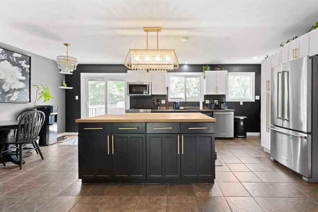 MLS® A2252346 - 2591 22 Avenue SE in Crestwood-Norwood Medicine Hat, Residential