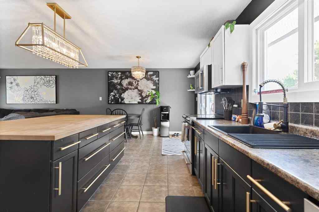 MLS® A2252346 - 2591 22 Avenue SE in Crestwood-Norwood Medicine Hat, Residential