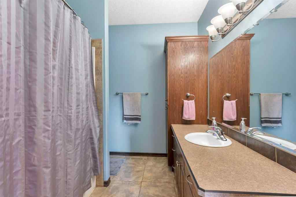 MLS® A2252365 - 5201 50 Street  in NONE Bentley, Residential