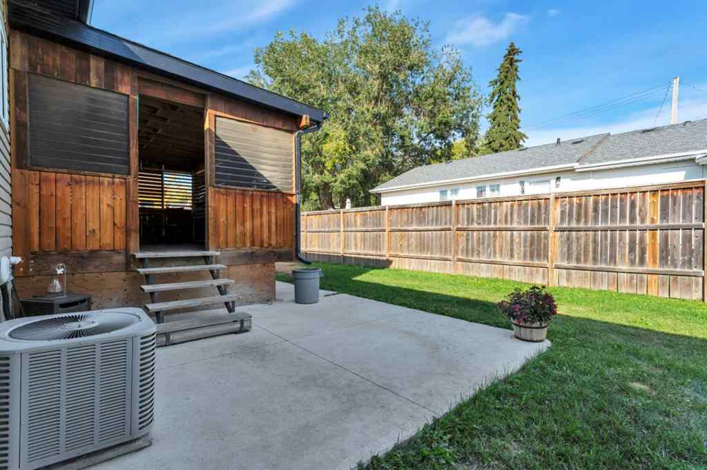 MLS® A2252365 - 5201 50 Street  in NONE Bentley, Residential