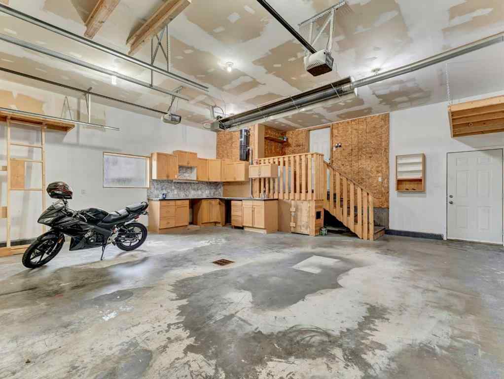 MLS® A2252382 - 23 Vista Avenue SE in SE Southridge Medicine Hat, Residential