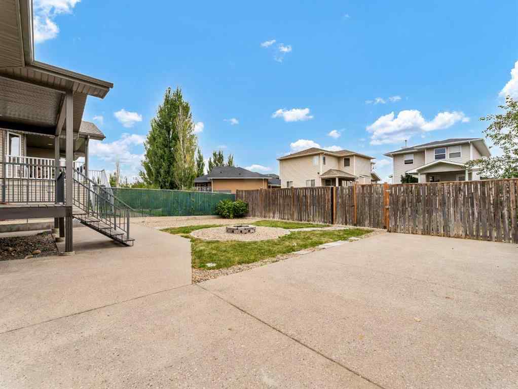 MLS® A2252382 - 23 Vista Avenue SE in SE Southridge Medicine Hat, Residential