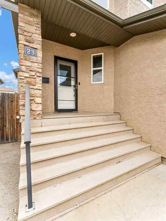 MLS® A2252382 - 23 Vista Avenue SE in SE Southridge Medicine Hat, Residential