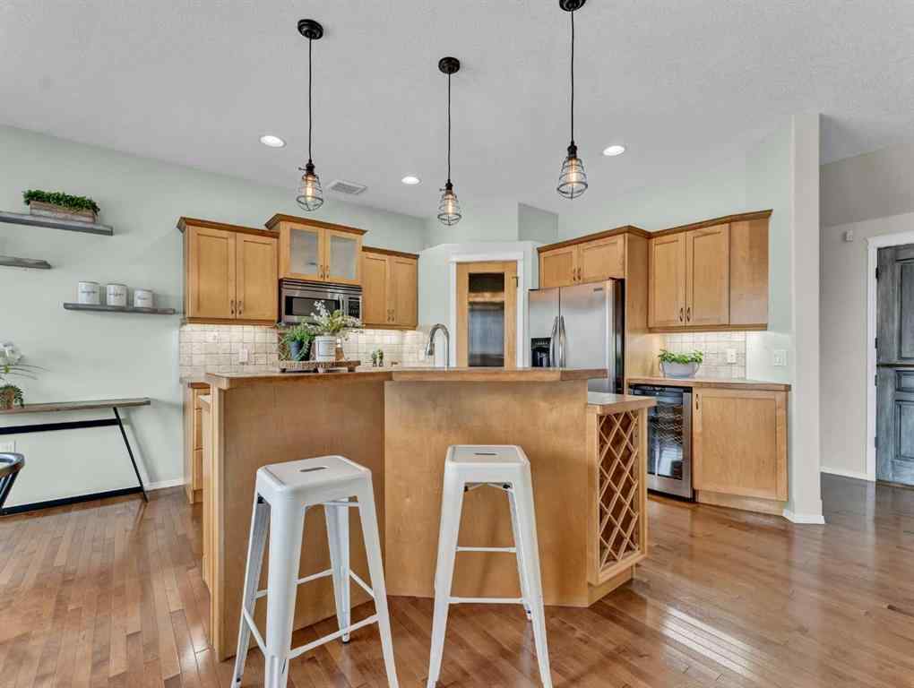 MLS® A2252382 - 23 Vista Avenue SE in SE Southridge Medicine Hat, Residential