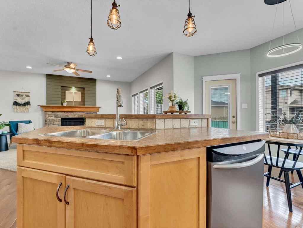 MLS® A2252382 - 23 Vista Avenue SE in SE Southridge Medicine Hat, Residential