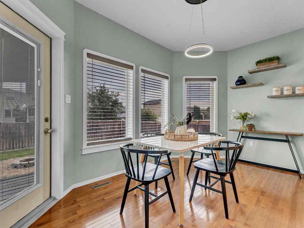 MLS® A2252382 - 23 Vista Avenue SE in SE Southridge Medicine Hat, Residential