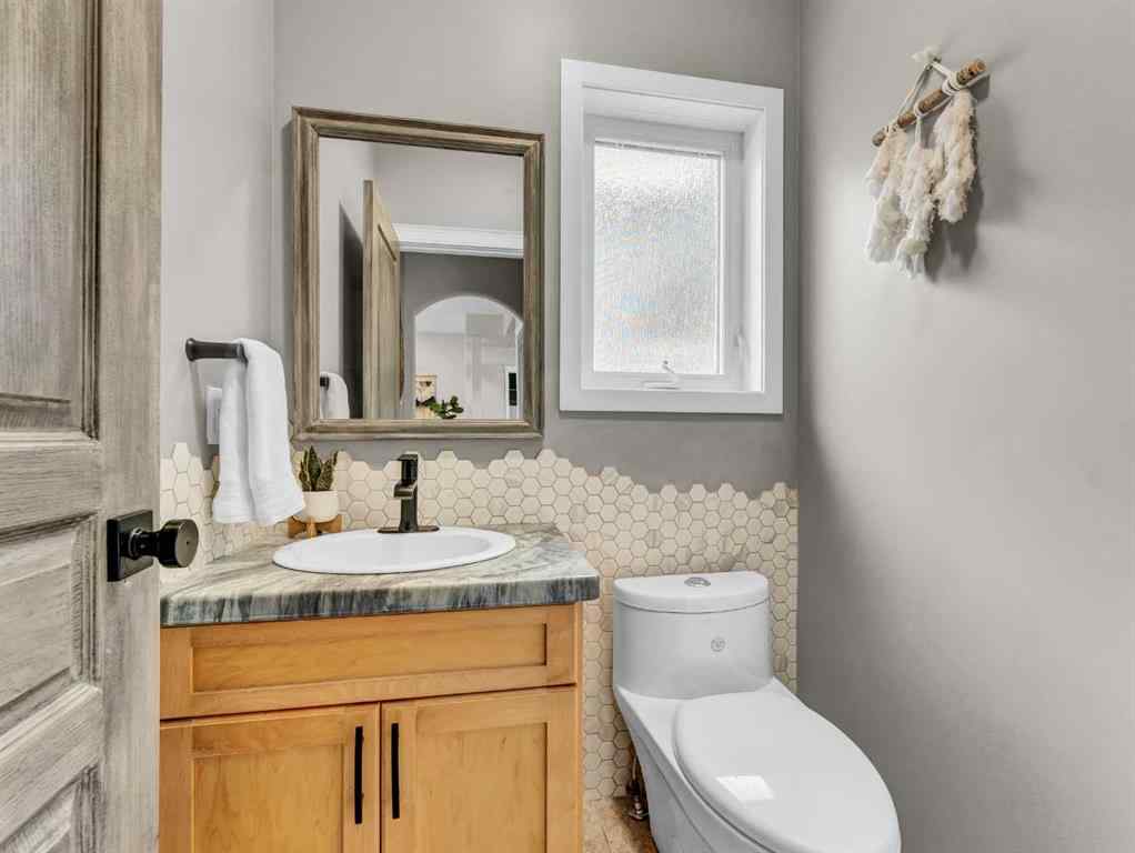 MLS® A2252382 - 23 Vista Avenue SE in SE Southridge Medicine Hat, Residential