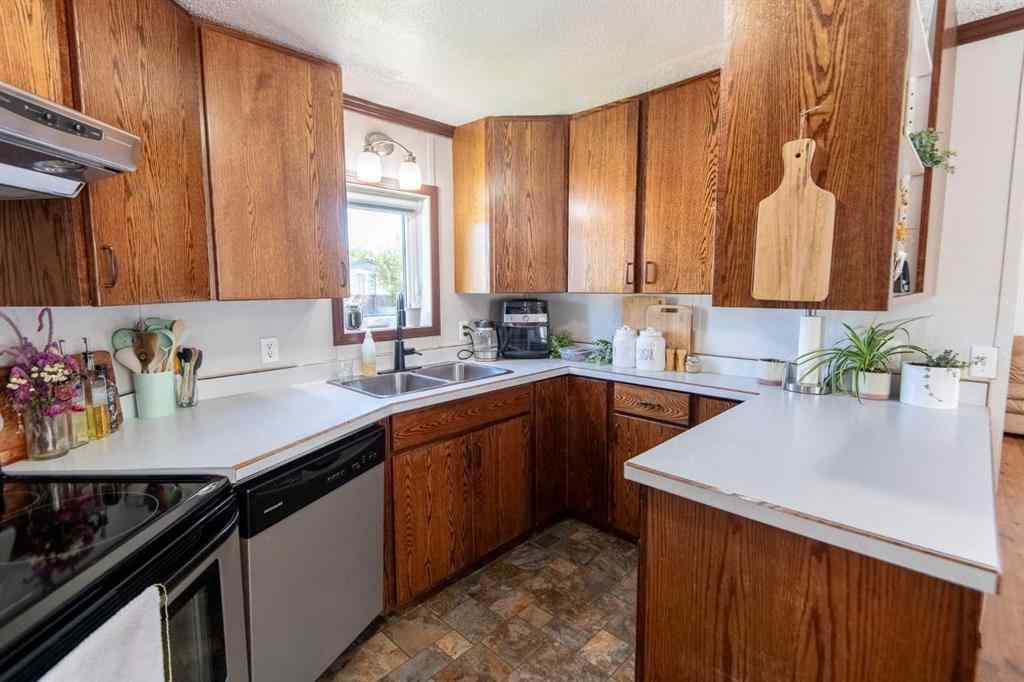 MLS® A2252394 - 11002 102 Avenue  in NONE La Crete, Residential