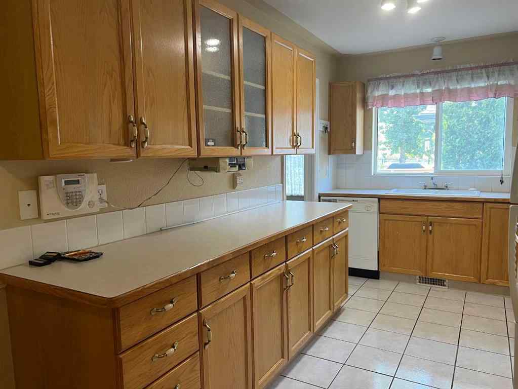 MLS® A2252400 - 47 Squamish Boulevard W in Indian Battle Heights Lethbridge, Residential