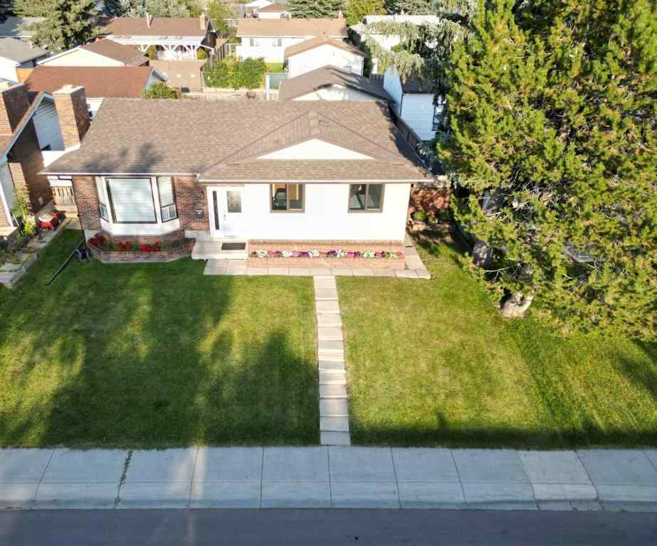 MLS® A2252402 - 1808 65 Street NE in Pineridge Calgary, Residential