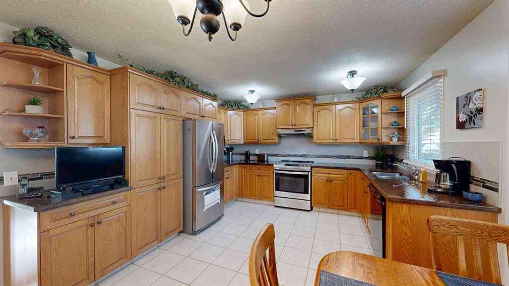 MLS® A2252402 - 1808 65 Street NE in Pineridge Calgary, Residential