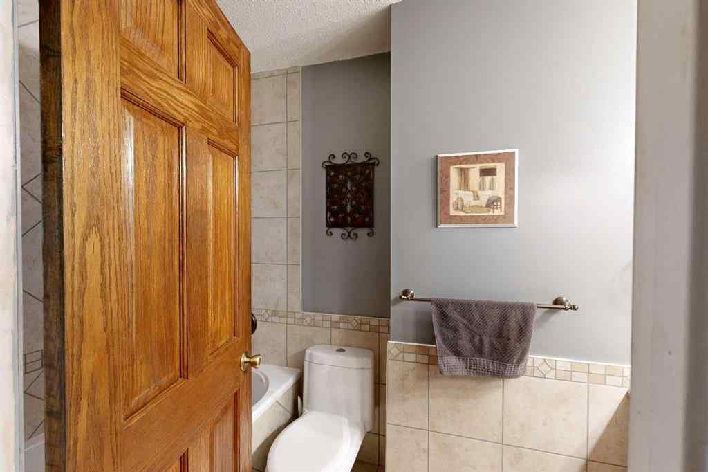 MLS® A2252402 - 1808 65 Street NE in Pineridge Calgary, Residential