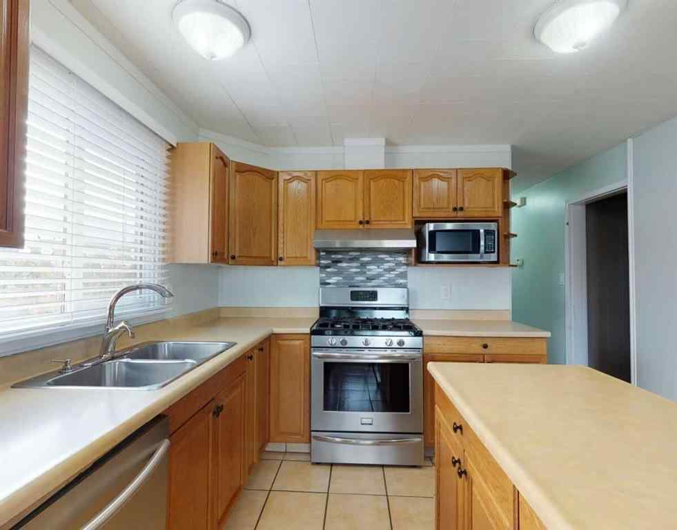 MLS® A2252434 - 11214 96 Street  in Mountview Grande Prairie, Residential