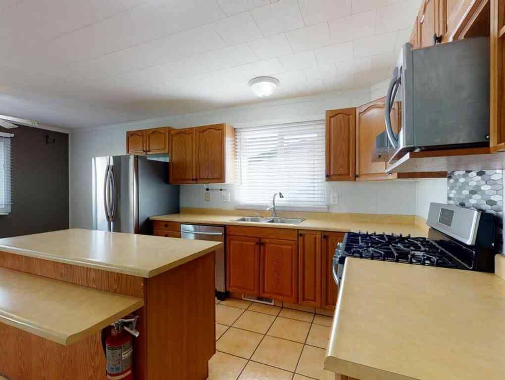 MLS® A2252434 - 11214 96 Street  in Mountview Grande Prairie, Residential