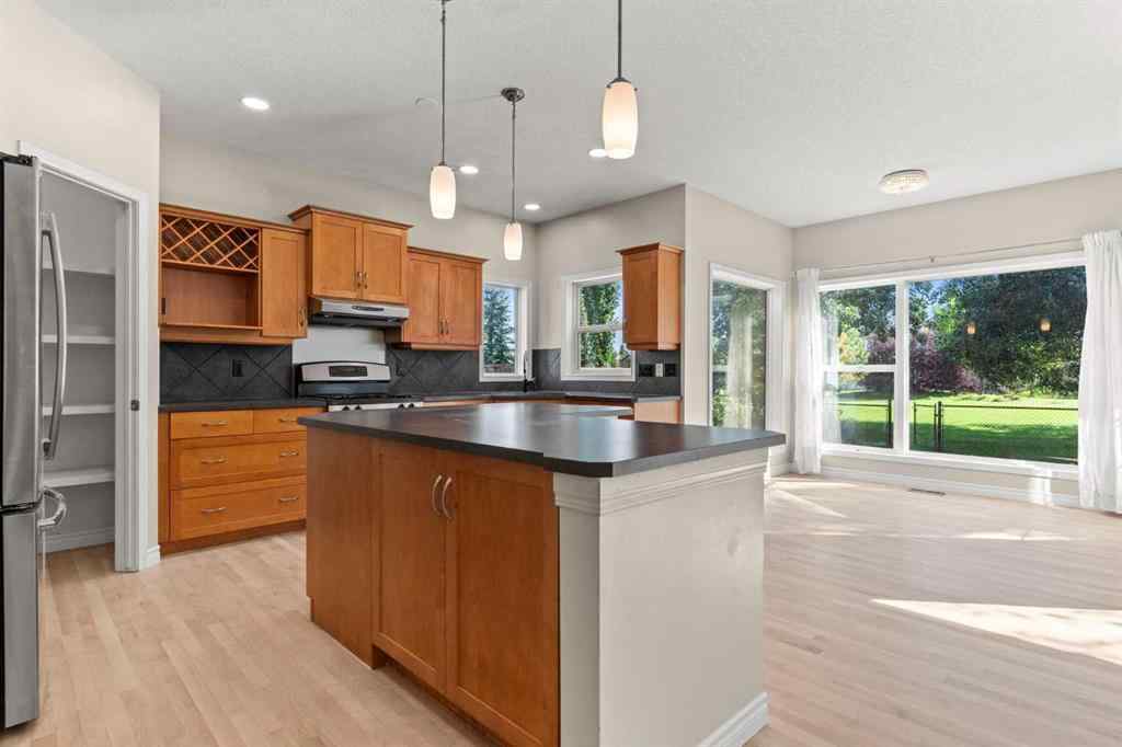 MLS® A2252487 - 16 Shawbrooke Park SW in Shawnessy Calgary, Residential