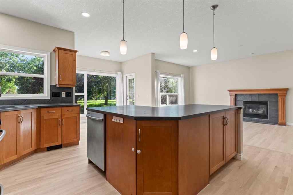 MLS® A2252487 - 16 Shawbrooke Park SW in Shawnessy Calgary, Residential