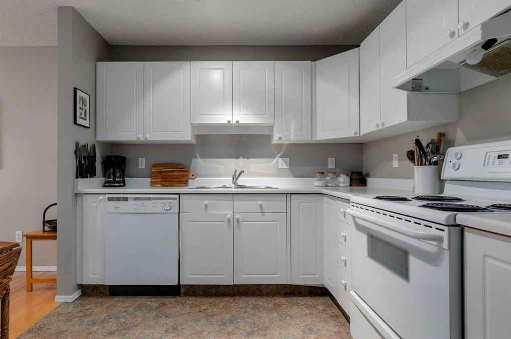 MLS® A2252495 - 3303 Sienna Park Green SW in Signal Hill Calgary, Residential