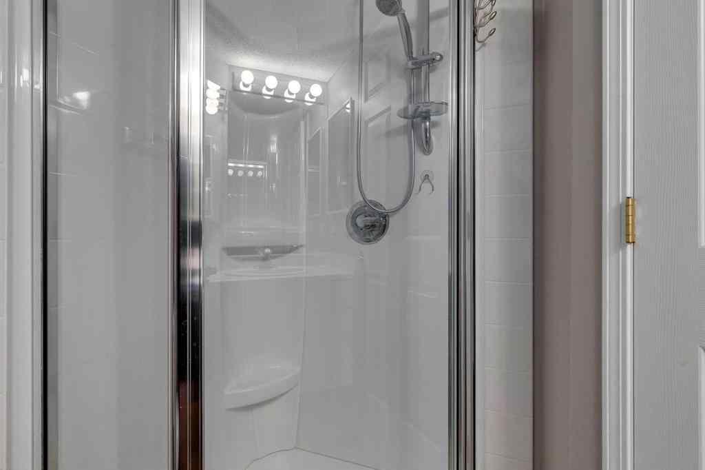 MLS® A2252495 - 3303 Sienna Park Green SW in Signal Hill Calgary, Residential