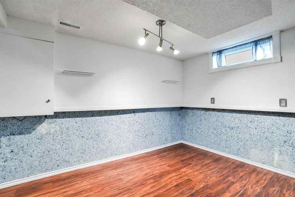 MLS® A2252496 - 171 erin ridge Road SE in Erin Woods Calgary, Residential