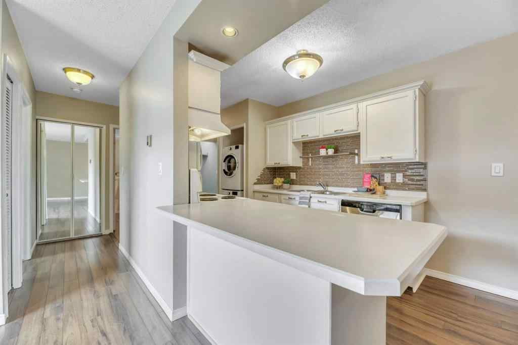 MLS® A2252500 - Unit #206 239 6 Avenue NE in Crescent Heights Calgary, Residential