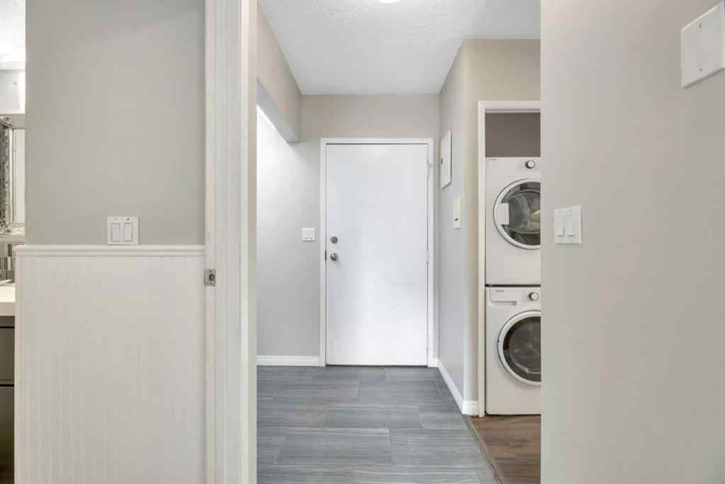 MLS® A2252500 - Unit #206 239 6 Avenue NE in Crescent Heights Calgary, Residential
