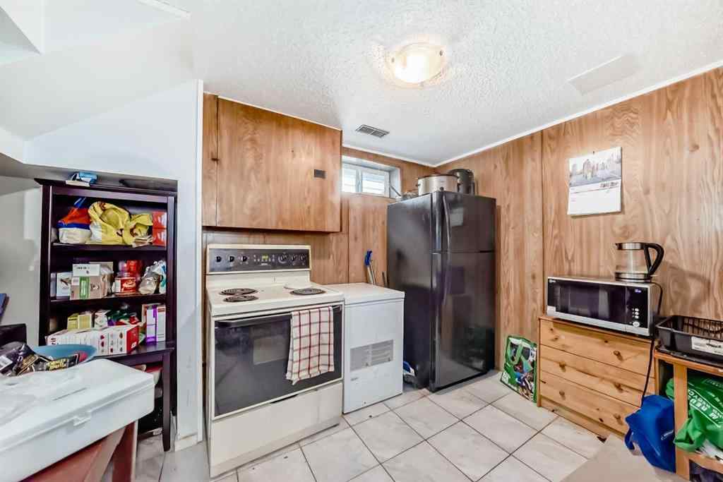 MLS® A2252530 - 2833 9 Avenue SE in Albert Park/Radisson Heights Calgary, Residential