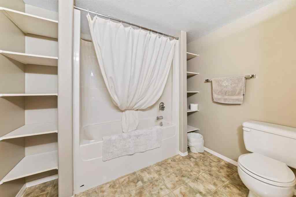MLS® A2252560 - 6304 42 Street  in Parkview Estates Lloydminster, Residential