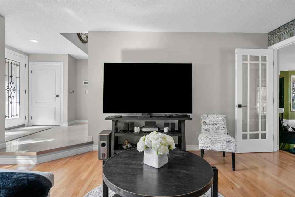 MLS® A2252570 - 87 Shawnee Crescent SW in Shawnee Slopes Calgary, Residential