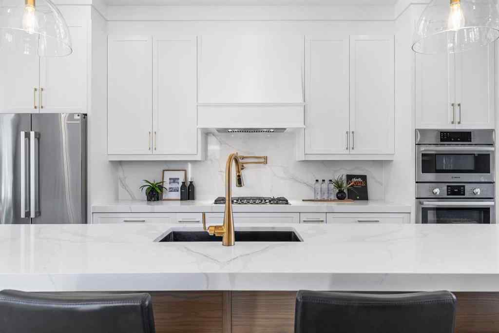 MLS® A2252583 - 3716 44 Street SW in Glenbrook Calgary, Residential