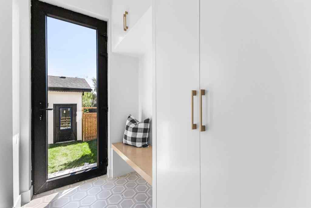 MLS® A2252583 - 3716 44 Street SW in Glenbrook Calgary, Residential