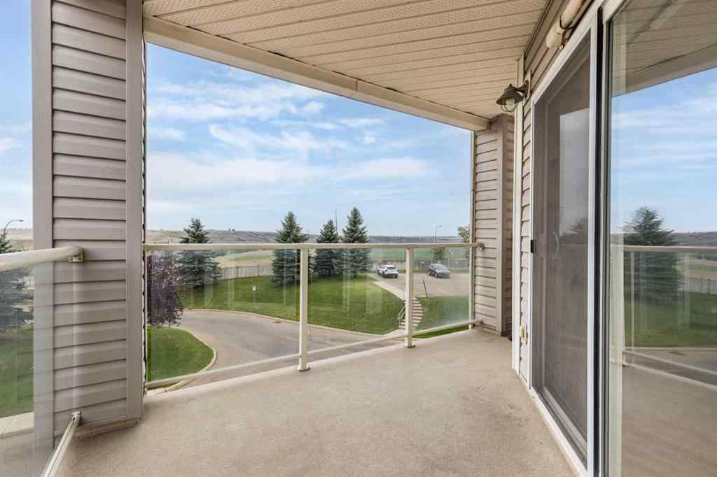 MLS® A2252604 - Unit #220 1648 Saamis Drive NW in Northwest Crescent Heights Medicine Hat, Residential