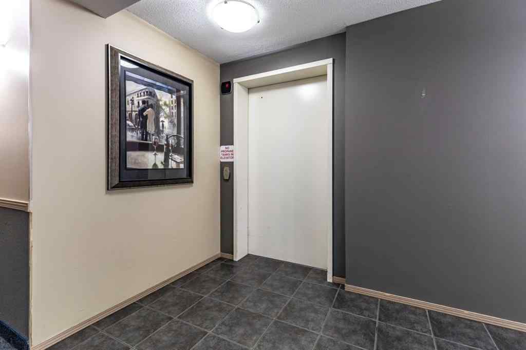 MLS® A2252604 - Unit #220 1648 Saamis Drive NW in Northwest Crescent Heights Medicine Hat, Residential