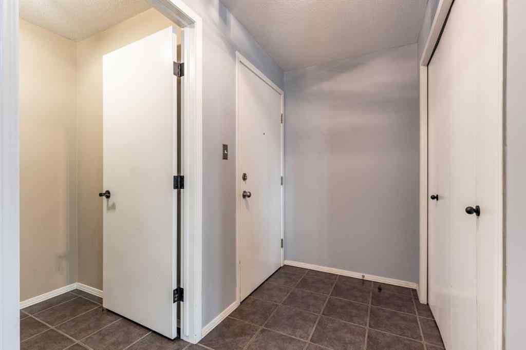MLS® A2252604 - Unit #220 1648 Saamis Drive NW in Northwest Crescent Heights Medicine Hat, Residential