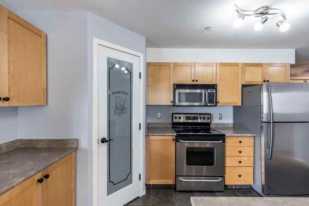 MLS® A2252604 - Unit #220 1648 Saamis Drive NW in Northwest Crescent Heights Medicine Hat, Residential