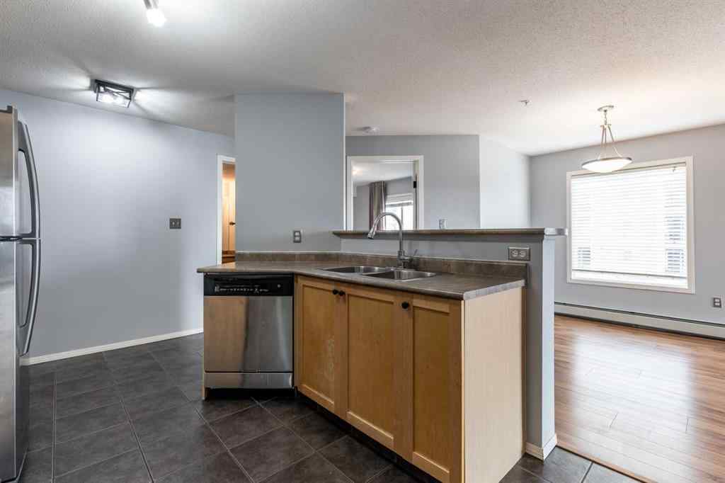MLS® A2252604 - Unit #220 1648 Saamis Drive NW in Northwest Crescent Heights Medicine Hat, Residential
