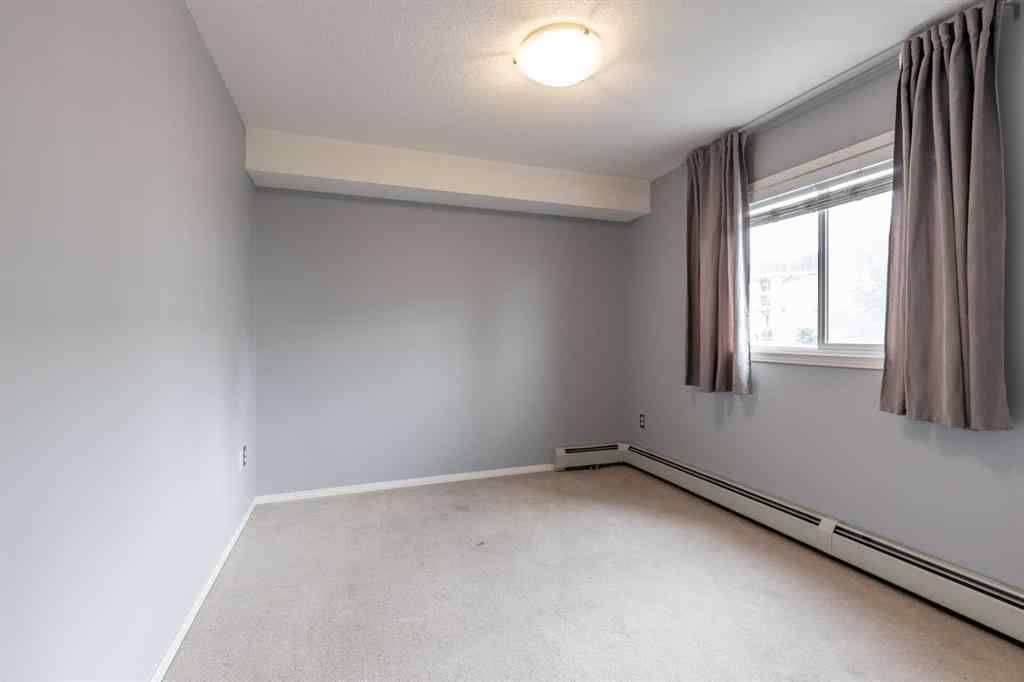 MLS® A2252604 - Unit #220 1648 Saamis Drive NW in Northwest Crescent Heights Medicine Hat, Residential