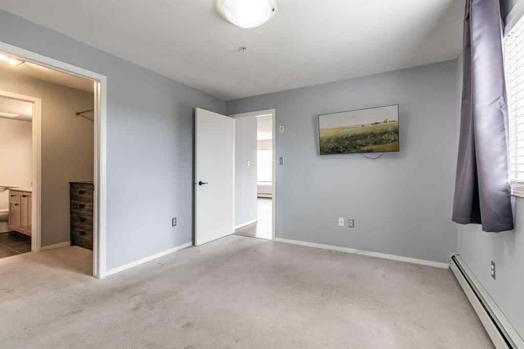 MLS® A2252604 - Unit #220 1648 Saamis Drive NW in Northwest Crescent Heights Medicine Hat, Residential