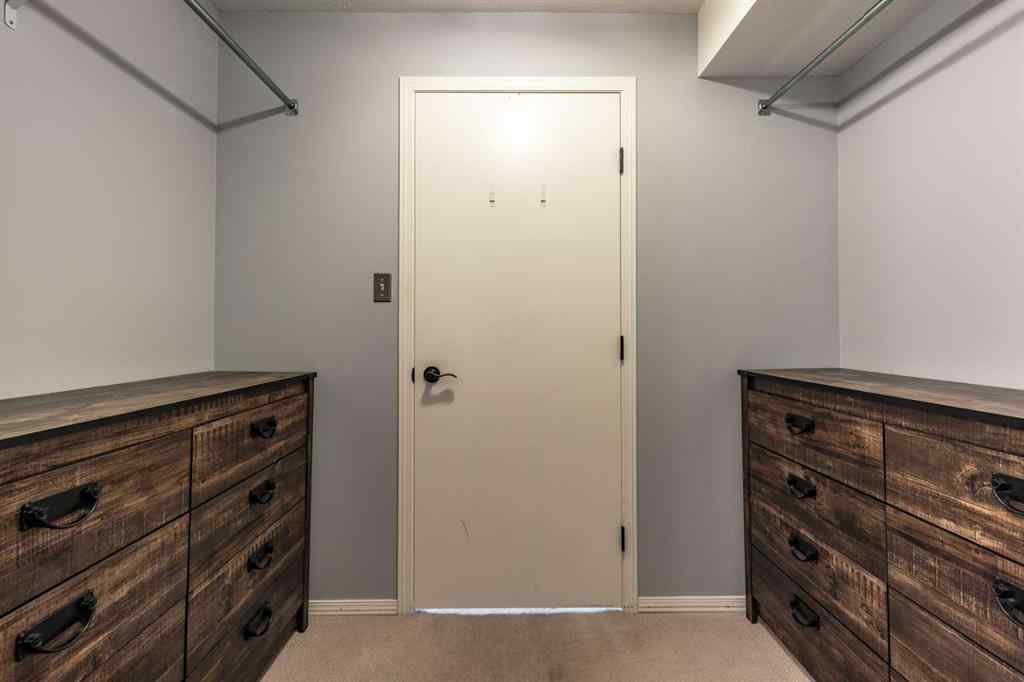 MLS® A2252604 - Unit #220 1648 Saamis Drive NW in Northwest Crescent Heights Medicine Hat, Residential