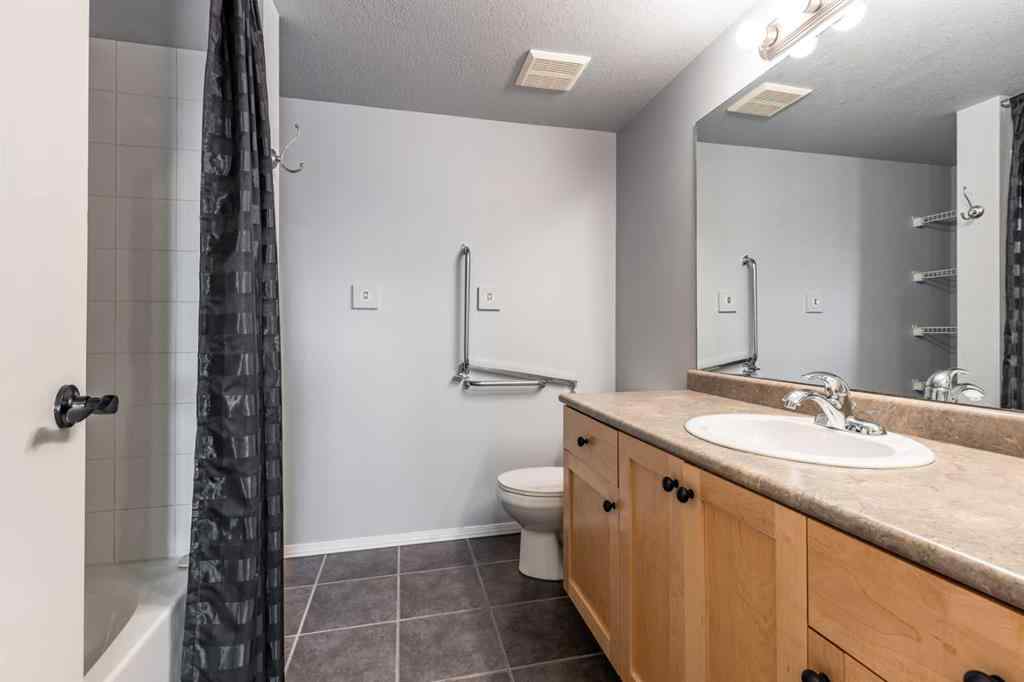 MLS® A2252604 - Unit #220 1648 Saamis Drive NW in Northwest Crescent Heights Medicine Hat, Residential