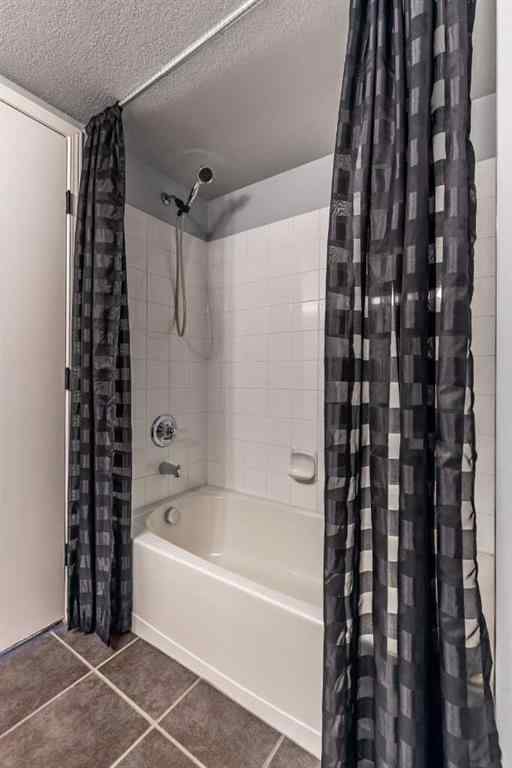 MLS® A2252604 - Unit #220 1648 Saamis Drive NW in Northwest Crescent Heights Medicine Hat, Residential