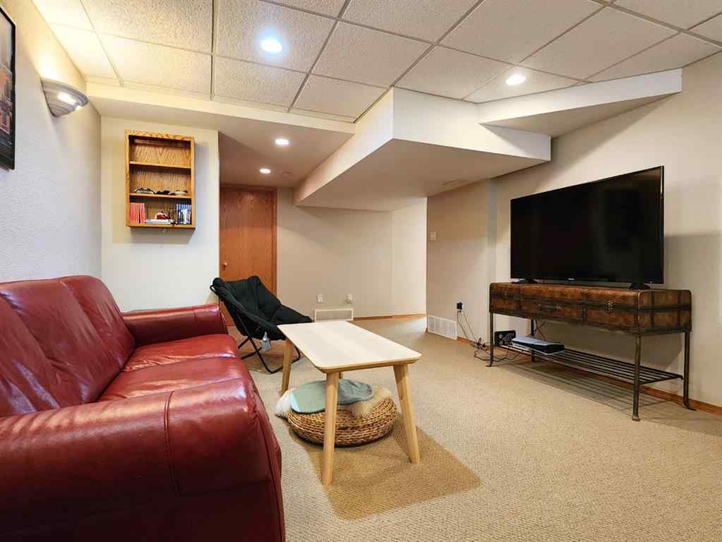 MLS® A2252624 - 1217 Great Lakes Place S in Redwood Lethbridge, Residential