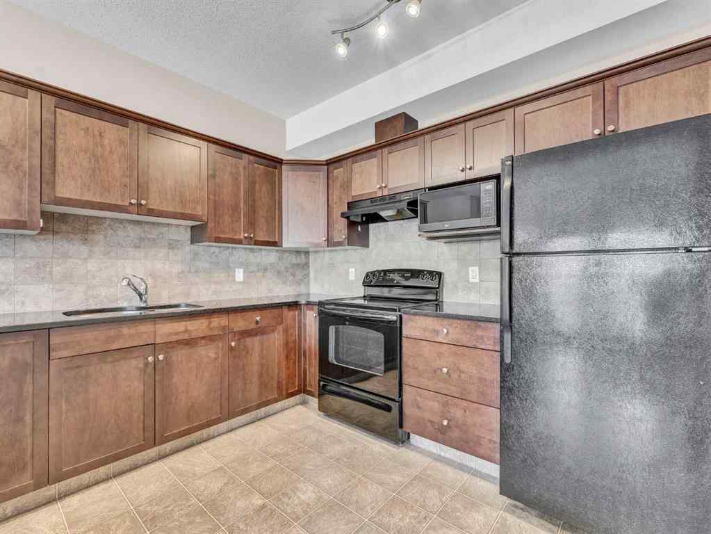 MLS® A2252628 - Unit #11 298 Somerset Way SE in SE Southridge Medicine Hat, Residential