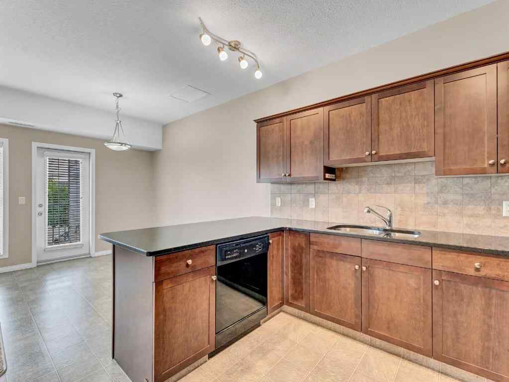 MLS® A2252628 - Unit #11 298 Somerset Way SE in SE Southridge Medicine Hat, Residential