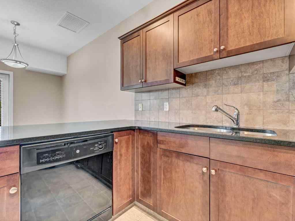 MLS® A2252628 - Unit #11 298 Somerset Way SE in SE Southridge Medicine Hat, Residential